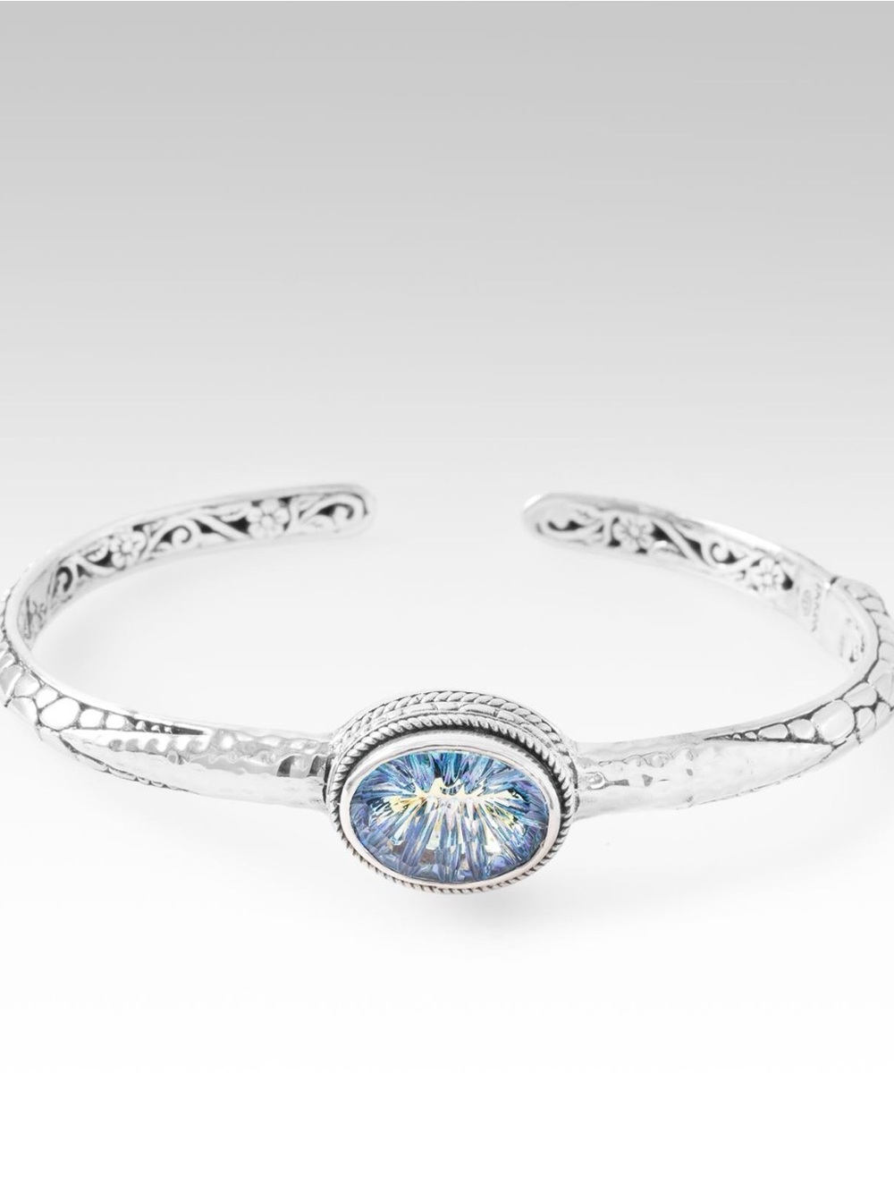 SARDA BOUNDLESS JOY CUFF™ IN COCKATOO DAZE™ MYSTIC QUARTZ